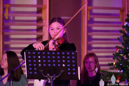 Miklavžev koncert na Osnovni šoli Toma Brejca napolnil telovadnico do zadnjega kotička (16)